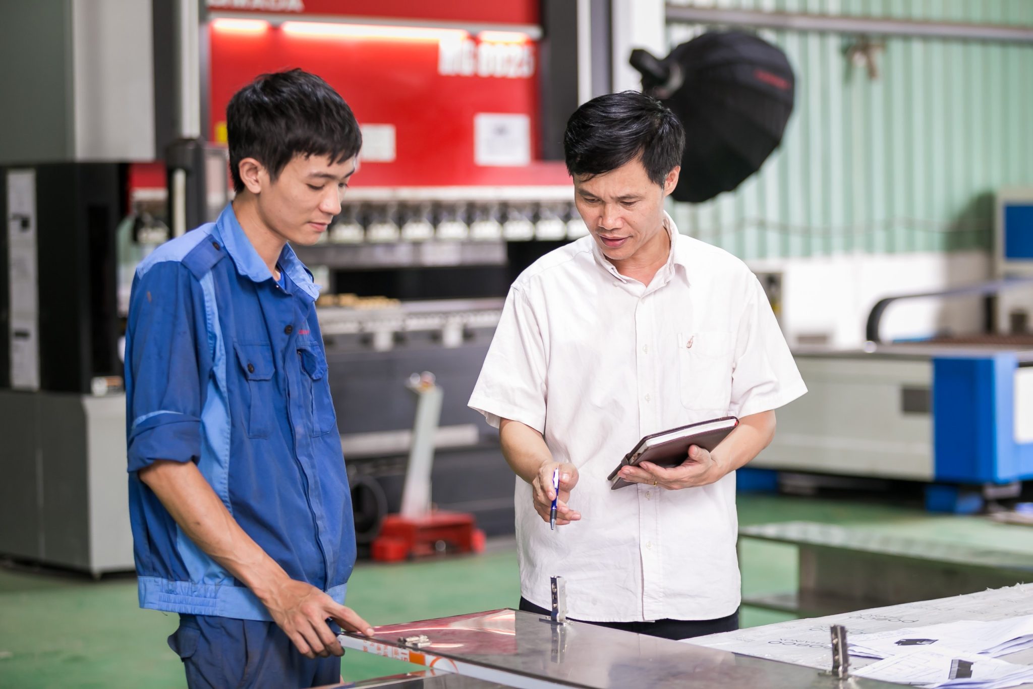 Lựa chọn đơn vị thi công tủ bếp uy tín