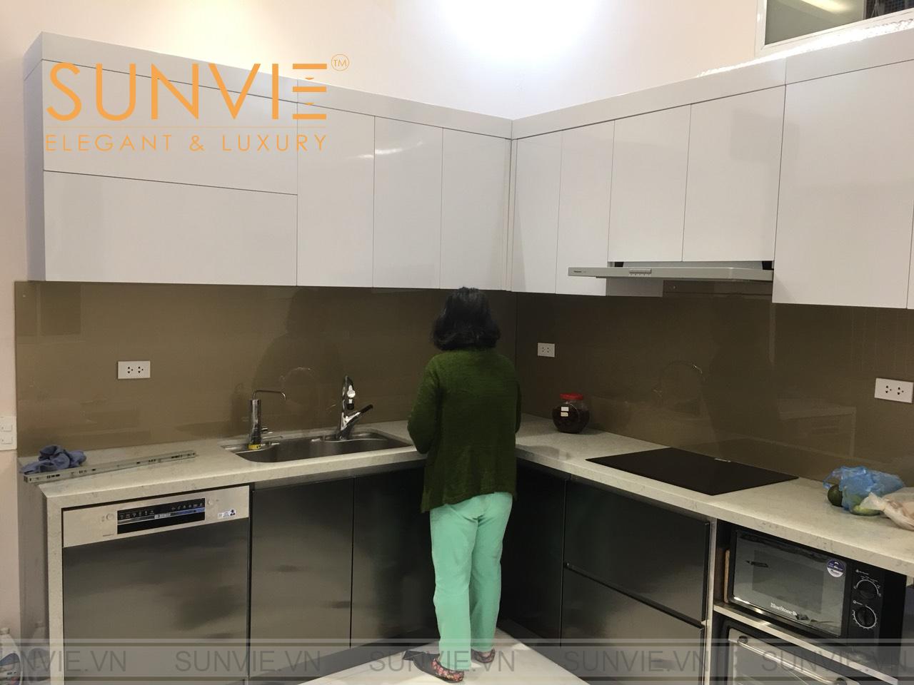 Căn bếp chữ L của gia đình chị Minh Anh