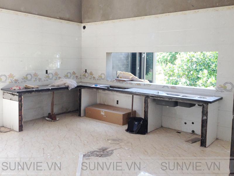 Tủ bếp bê tông chiếm dụng nhiều diện tích